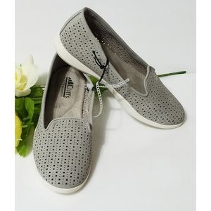 Cliffs by White Mountain Piper women's flat shoes